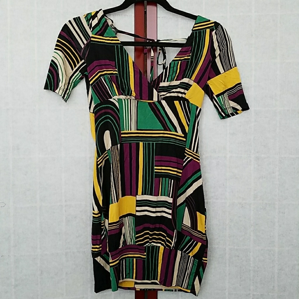 🎉HP🎉GUESS Green/purple geometric backless dress!