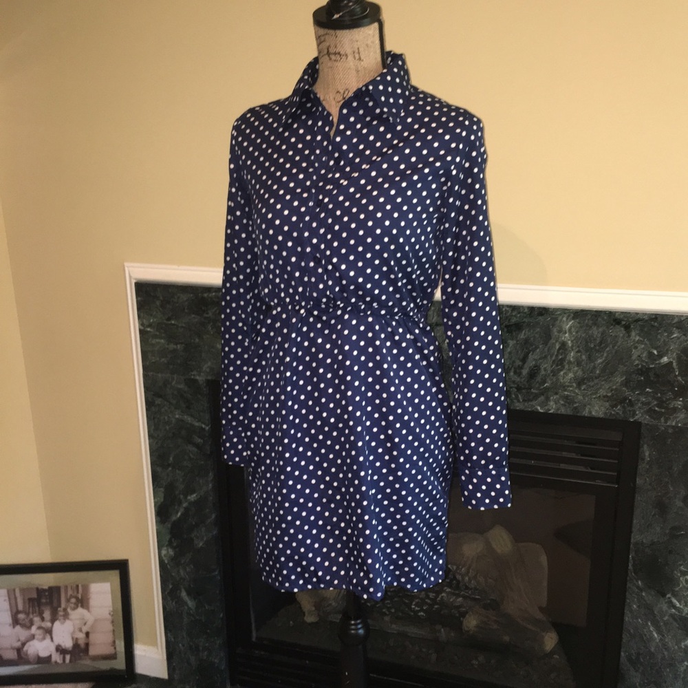 ❌ SOLD 
Blue with white polka dotted dress