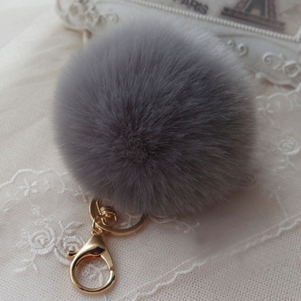 🌪Gray Faux Rabbit Fur Pom Keychain
