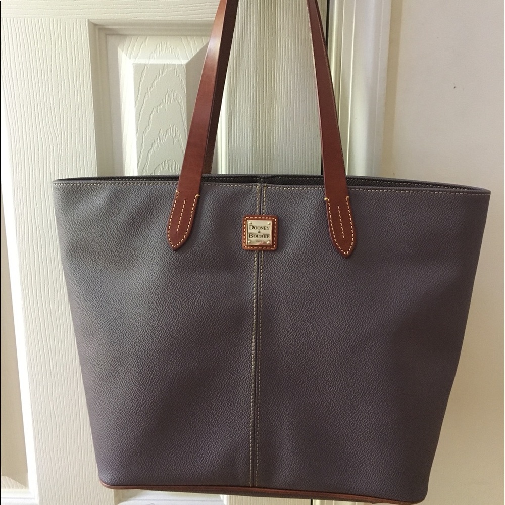 Dooney & Bourke tote 👜 perfect condition! OBO