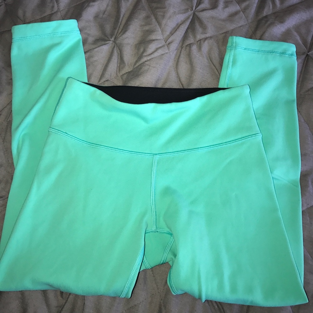 Reversible Lululemon Wunder Under Crop