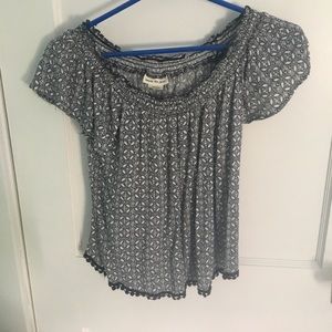 Off the shoulder cute flowy tee