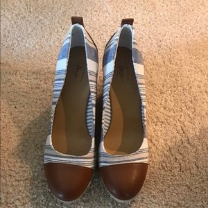 Blue and white wedges