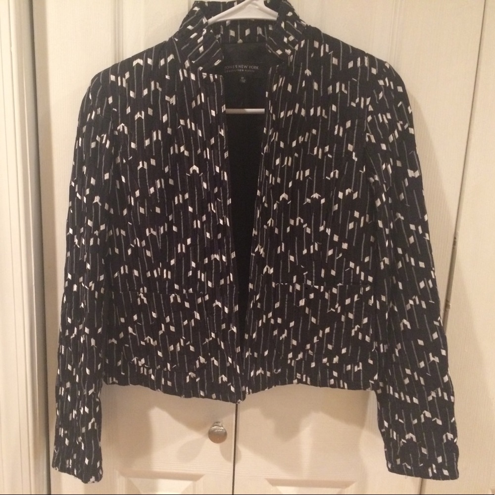 Jones New York black and white blazer. Size 2P