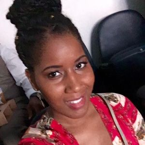 Meet your Posher, Larissa