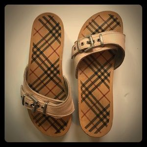 Burberry clogs