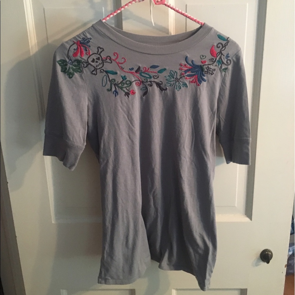 🤍 Fossil embroidered gray shirt