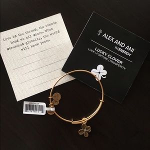 🍀 Alex and Ani Lucky Clover in Gold 🍀