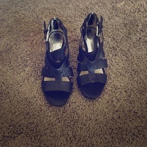 Michael Kohrs strappy kitten heel