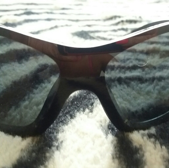 Chanel sunglasses - Picture 3 of 4