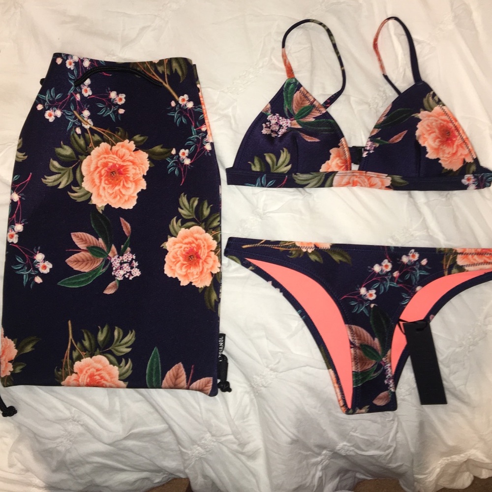 NEW Small triangl swimwear set top & bottom floral