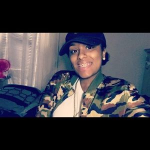 Meet your Posher, Alisa