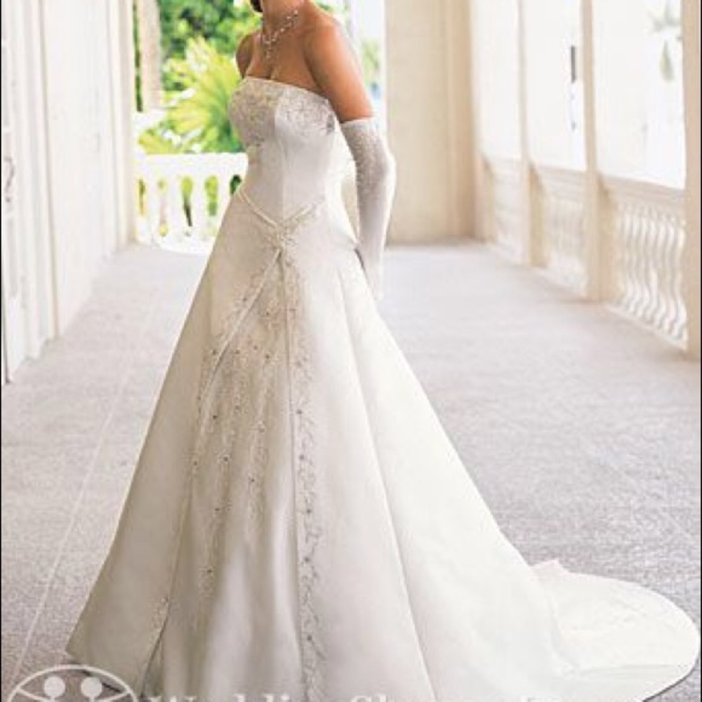 BRAND NEW Alfred Angelo wedding gown