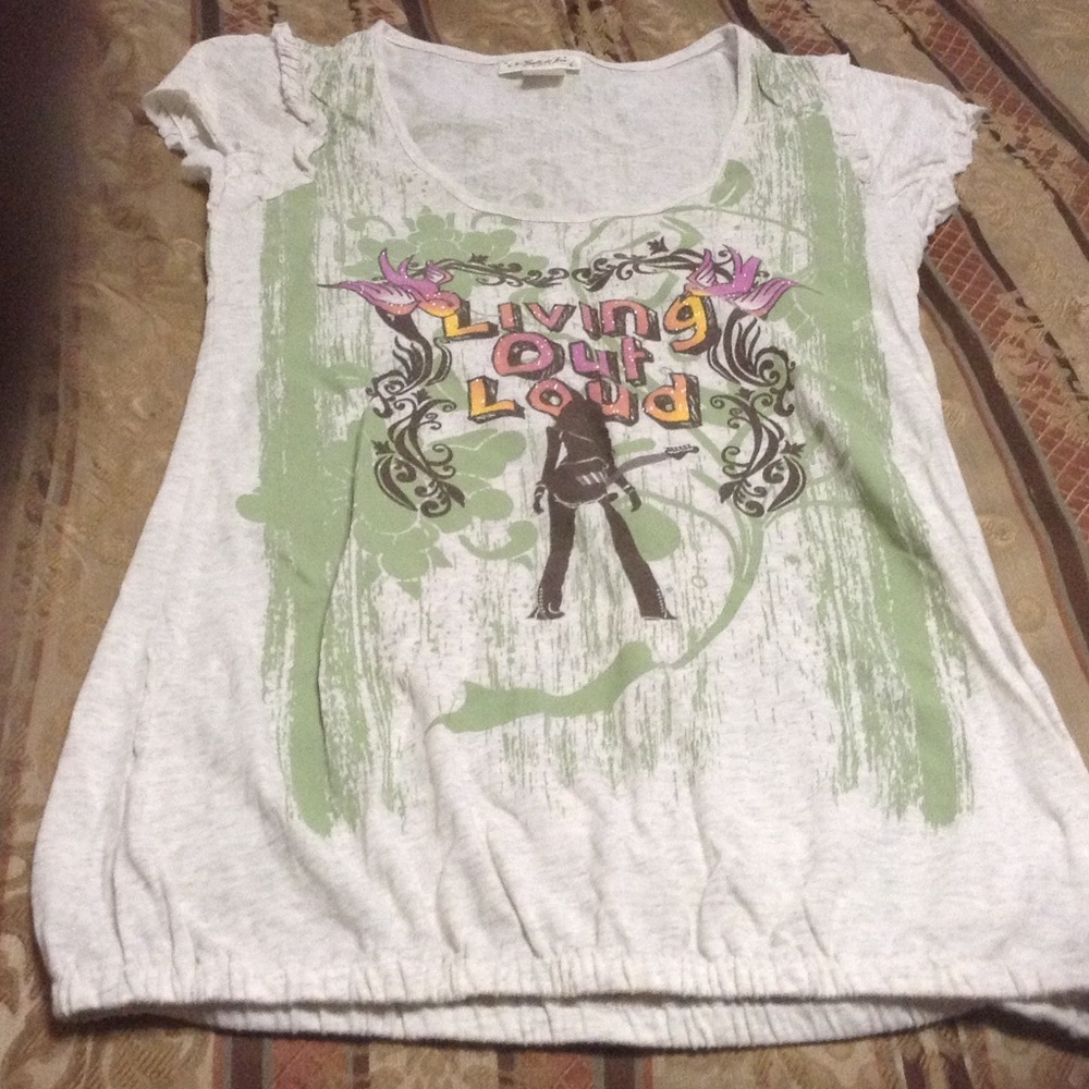 Shirt with gathering at the bottom