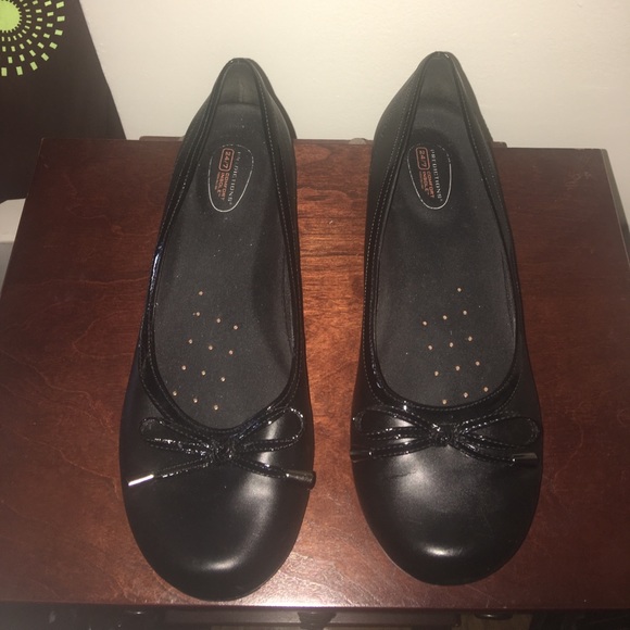 🌺Black slip on Flats with dainty Bow Tie🌸 - Picture 1 of 4