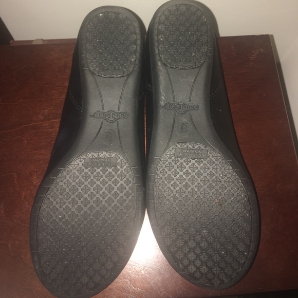 🌺Black slip on Flats with dainty Bow Tie🌸 - Picture 2 of 4