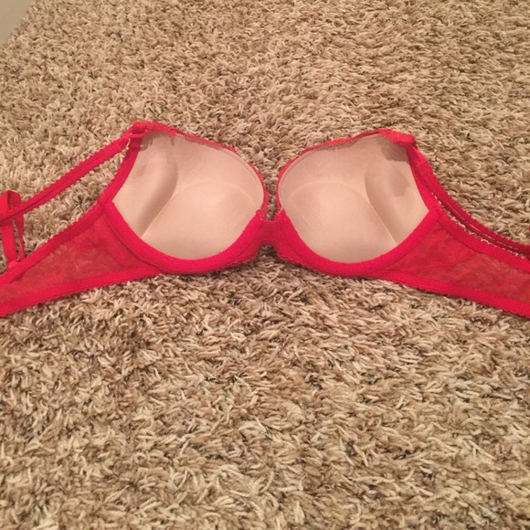 Bombshell Victoria secret bra - Picture 2 of 3