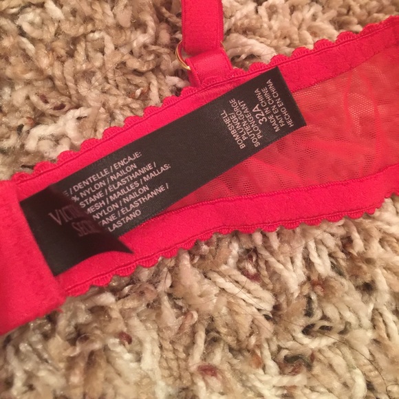 Bombshell Victoria secret bra - Picture 3 of 3