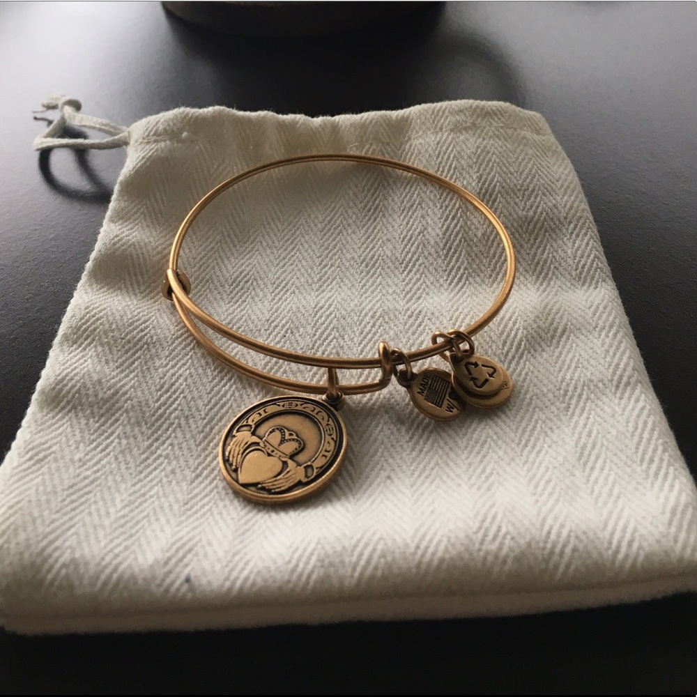 🍀 Alex and Ani Gold Claddagh Bracelet 🍀