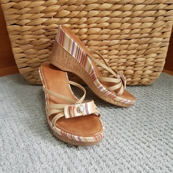 🌹 Super Cute Sandal - Picture 1 of 3