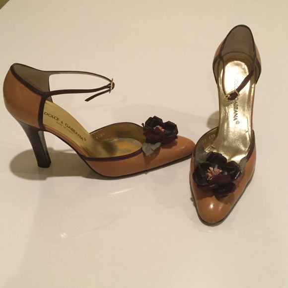 Dolce and Gabbana ankle strap pumps - Picture 1 of 4