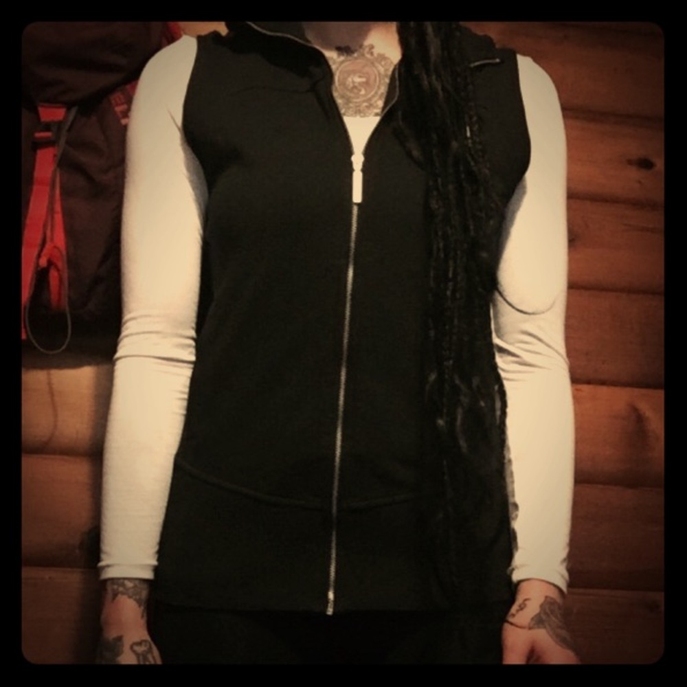 🌟EUC: ADIDAS Black Zip-up Vest- M.