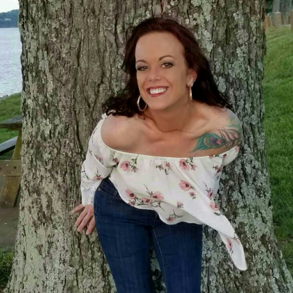 Meet your Posher, Traci - Picture 3 of 5