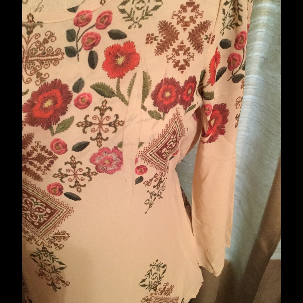 Floral print top with rolled arm cuff. - Picture 8 of 8