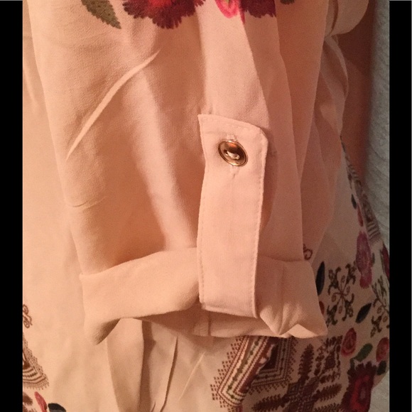 Floral print top with rolled arm cuff. - Picture 5 of 8