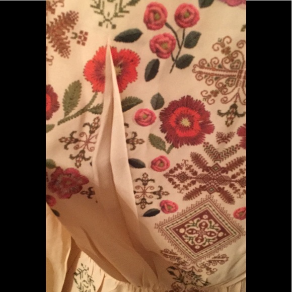 Floral print top with rolled arm cuff. - Picture 7 of 8