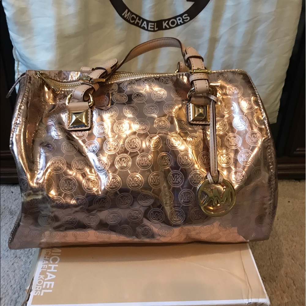 SOLD🚫Michael Kors rose gold hand bag