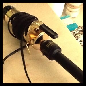 NWOT Hot Tools 2" gold barrel curling iron