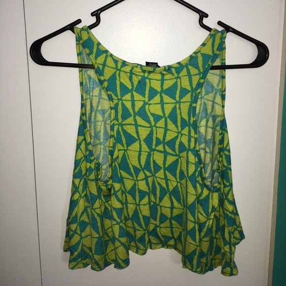 Triangle pattern crop tank - Picture 2 of 3