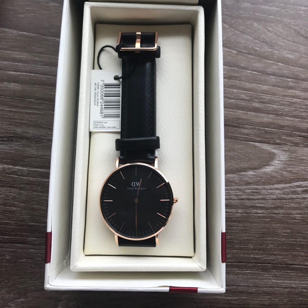 NWT Daniel Wellington women's Sheffield