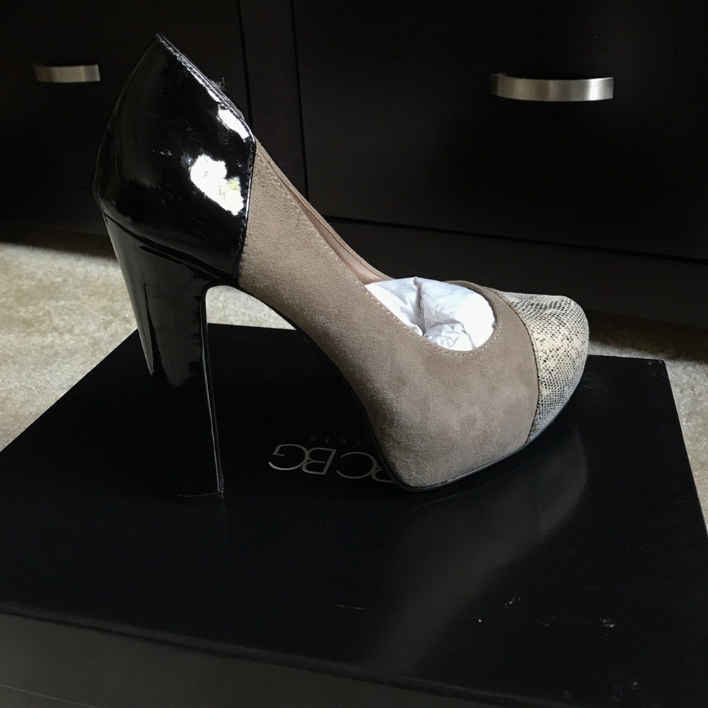 BCBG pumps