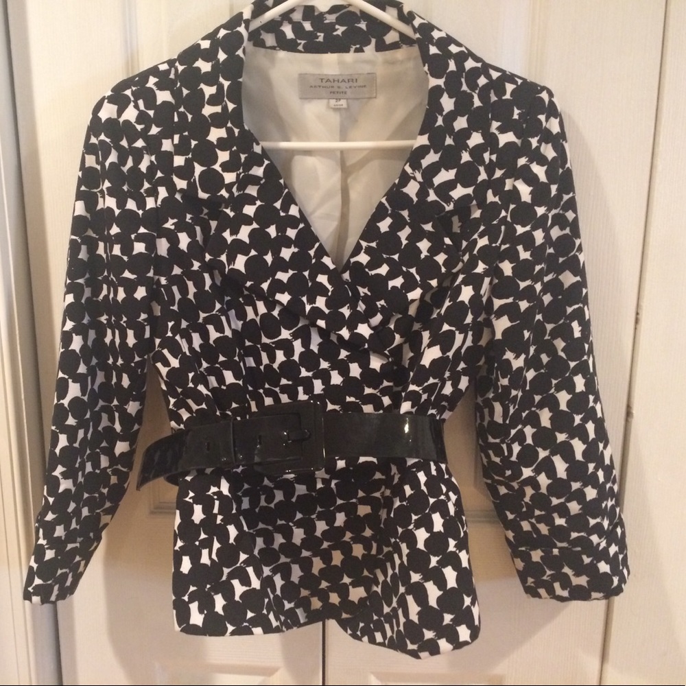 Tahari blazer with belt. 2P