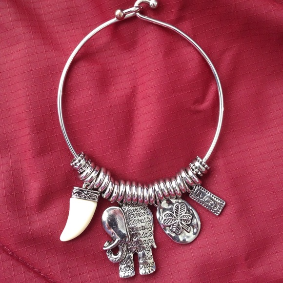 Sterling silver bracelet with charms. - Picture 2 of 4