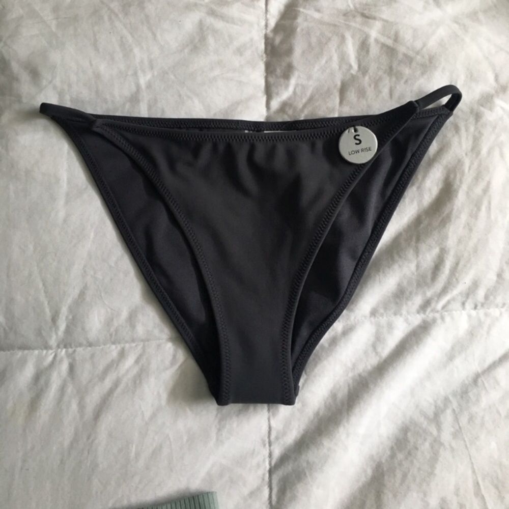 Black bottoms