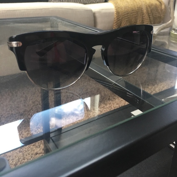 Metal rimmed Wayfarer Nina Ricci sunglasses - Picture 1 of 4