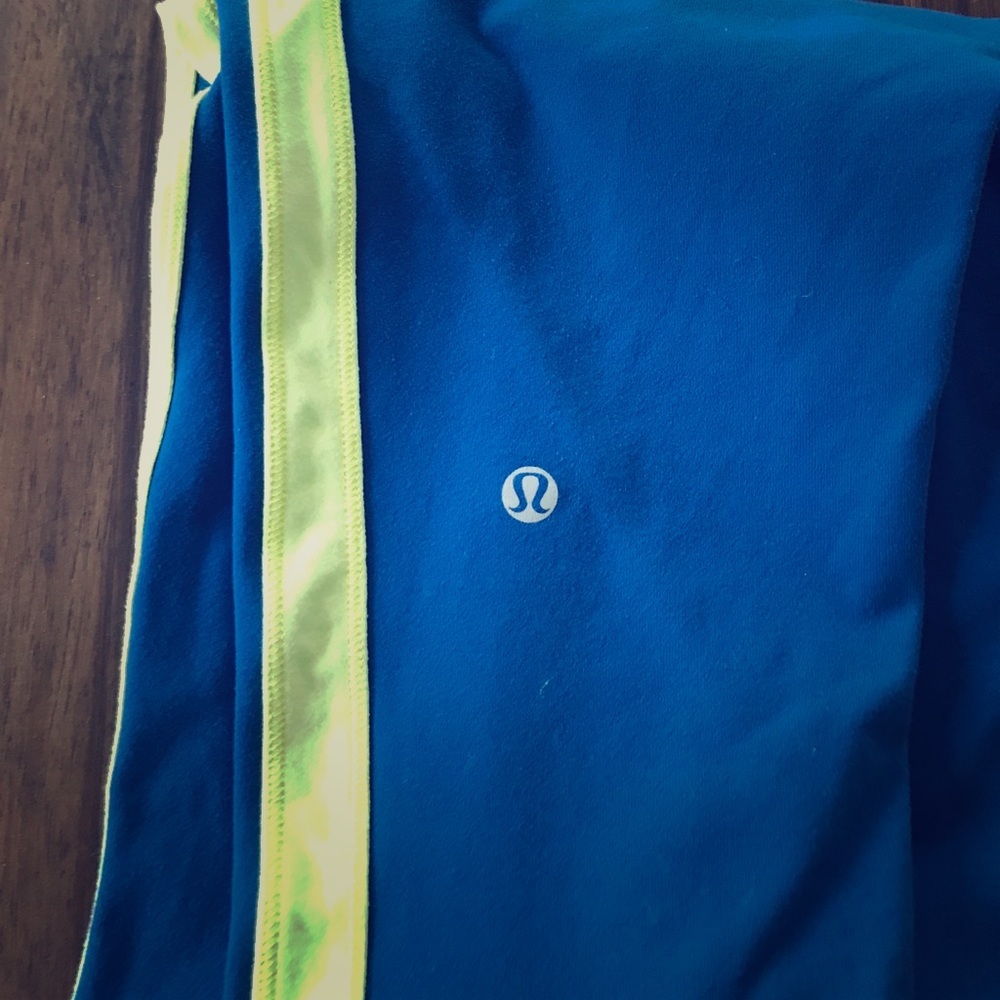 Lululemon blue capris
