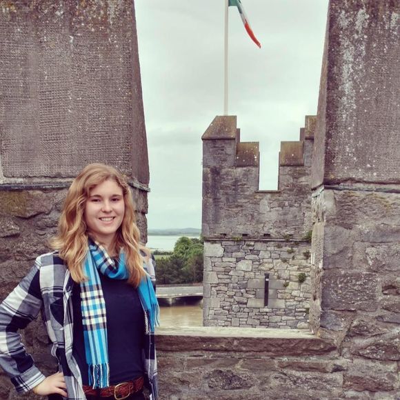 Meet your Posher, Caroline - Picture 1 of 1