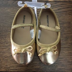 NWT gold flats