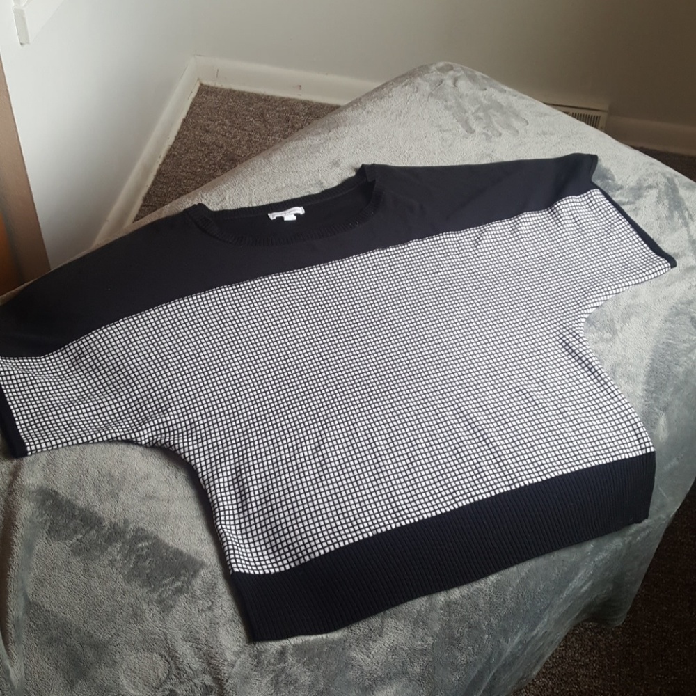 Short sleeve New York & Company sweater