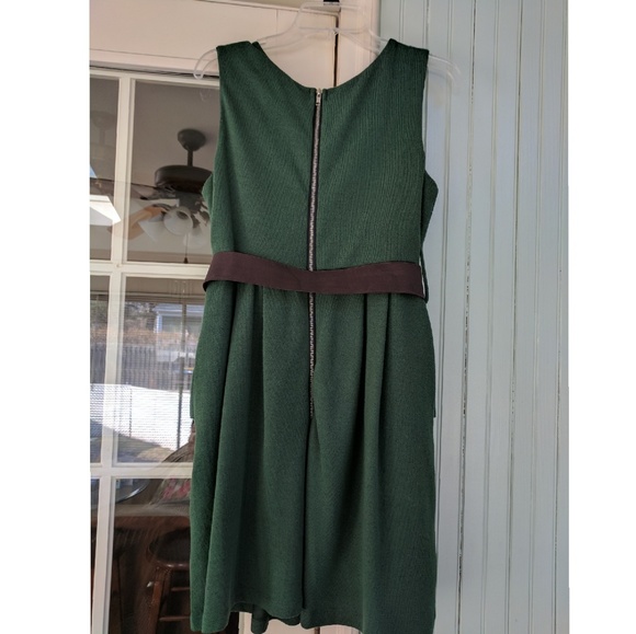 Green sleeveless dress with pockets - Picture 2 of 6