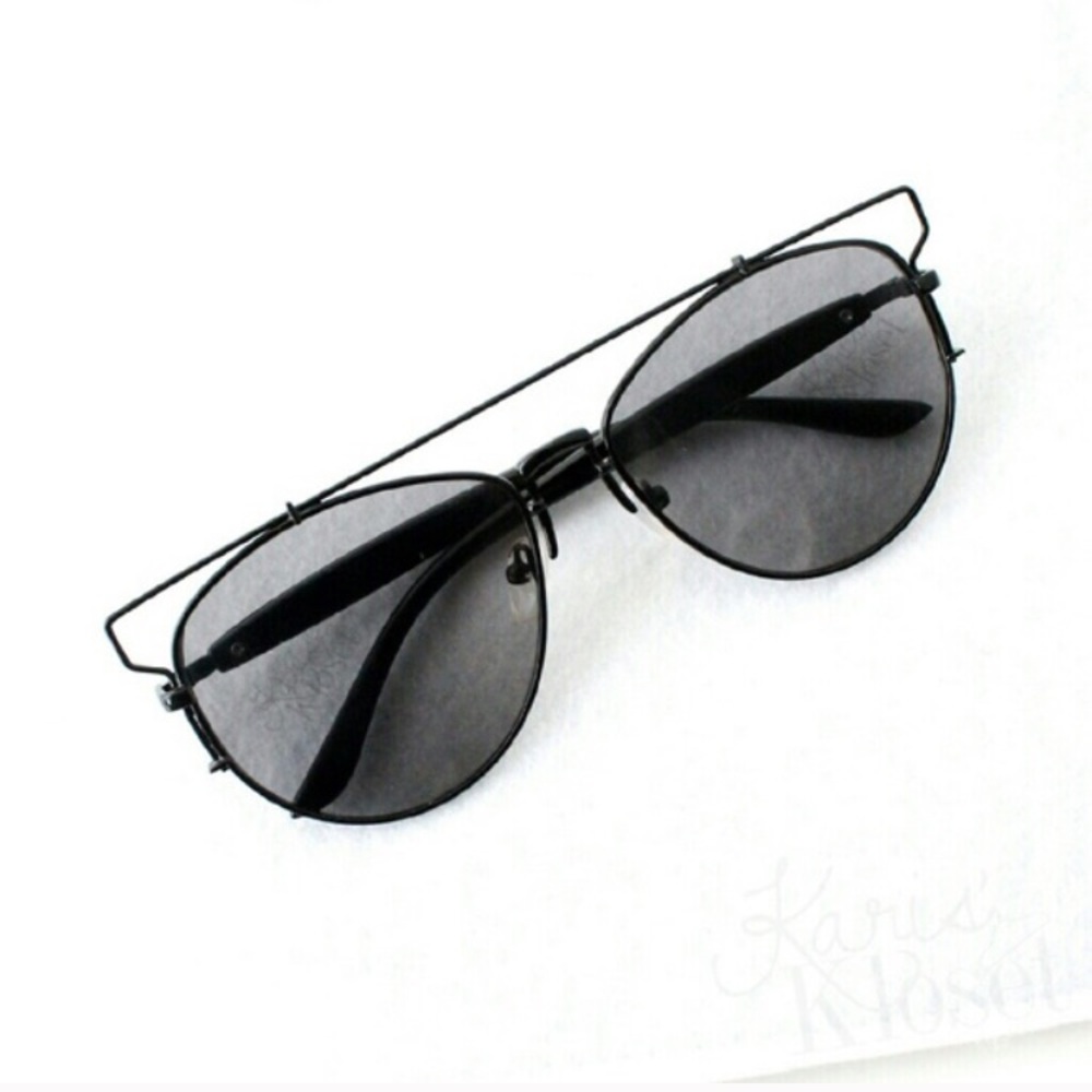 Accessories | Black mirror oversized retro sunnies - Picture 2 of 4