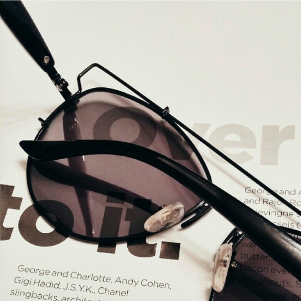 Accessories | Black mirror oversized retro sunnies - Picture 3 of 4