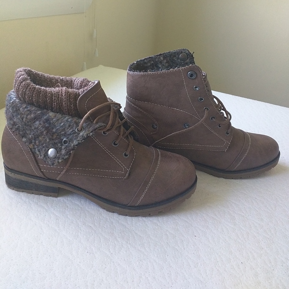 NWOT Never Worn Brown Sweater Cuff Ankle Boots