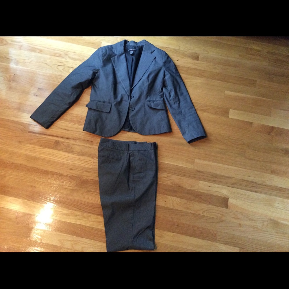 🌷New York & Company suit