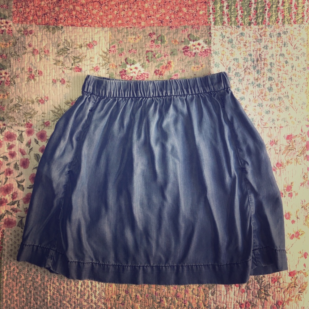 Gap 1969 Chambray Pull On Full Skirt w Pockets