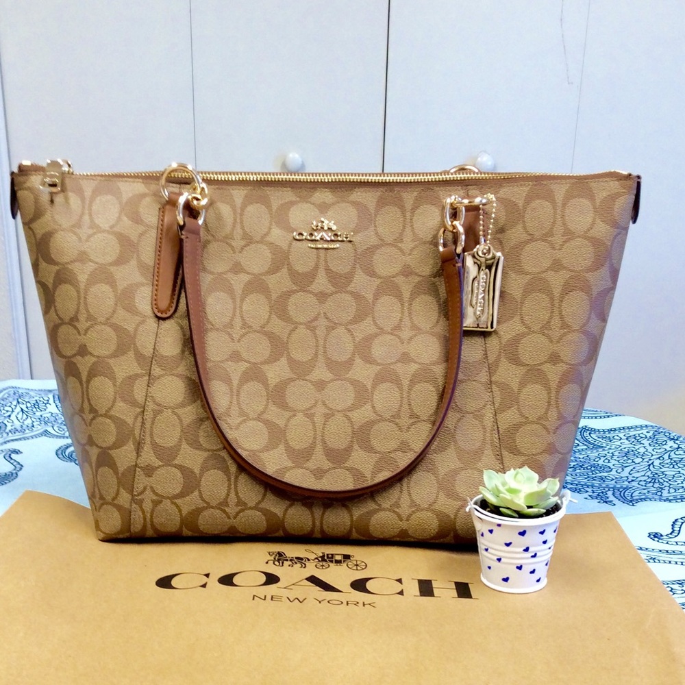 🏷Coach Signature Ava Tote